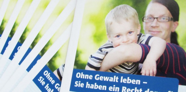 Falzflyer des Netzwerkes gegen Häusliche Gewalt im Landkreis Diepholz, Juli 2013