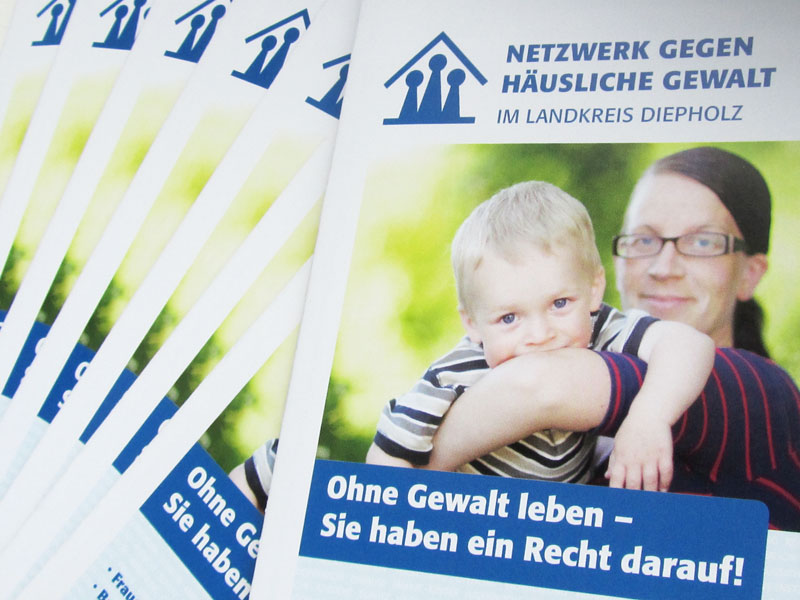 Falzflyer des Netzwerkes gegen Häusliche Gewalt im Landkreis Diepholz, Juli 2013