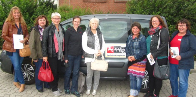 Vorstandsfrauen und Mitarbeiterinnen des „Netzwerks gegen Häusliche Gewalt im Landkreis Diepholz e.V.“ nahmen am 04.09.2015 an einem Fahrsicherheitstraining der Verkehrswacht Diepholz auf dem Fliegerhorst teil