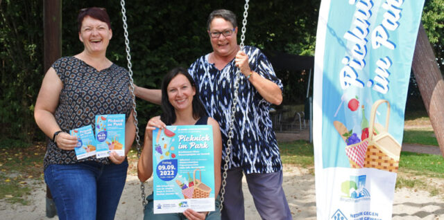 Corinna Wiegmann, Manuela Grambart und Christine Schröder (v.l.) freuen sich auf das Picknick im Park. Foto: Rebecca Göllner-Martin, Quelle: Kreiszeitung