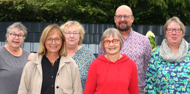 Der Vorstand des Netzwerkes gegen Häusliche Gewalt im Landkreis Diepholz e.V., 31. Juli 2023. V.l.n.r.: Ina Bönisch-Maier (Beisitzerin), Karin Sander (Schriftführerin), Beatrix Wilmhoff (Schatzmeisterin), Christina Runge (Beisitzerin), Stefan Last (1. Vorsitzender), Angela Pohlmeyer (Beisitzerin).